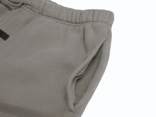 Load image into Gallery viewer, フィアオブゴッド エッセンシャルズ fog ESSENTIALS ショートパンツ カーキ コットン ポリエステル サイズM 美品 中古 4b002025