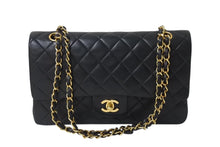 Load image into Gallery viewer, 極美品 CHANEL シャネル マトラッセ25 Wフラップ Wチェーンショルダーバッグ 2番台 ラムスキン ココマーク ブラック ゴールド金具 中古 4b002043