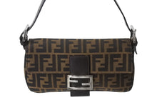 画像をギャラリービューアに読み込む, FENDI フェンディ マンマバケット ワンショルダーバッグ 26424 ズッカ柄 ブラウン キャンバス レザー シルバー金具 美品 中古 4b002045