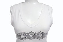 画像をギャラリービューアに読み込む, CHROME HEARTS クロムハーツ フローラルクロス タンクトップ ホワイト ONE SIZE コットン 美品 中古 4b002083