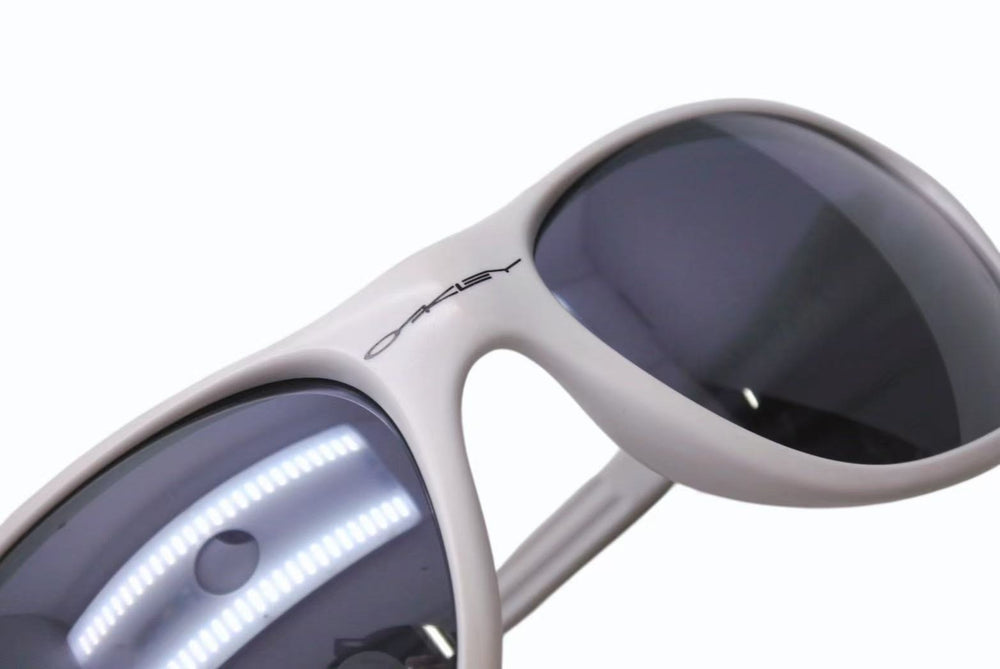 OAKLEY オークリー FROGSKINS フロッグスキン サングラス アイウェア ホワイト グレー アメリカ製 美品 中古 4b002216