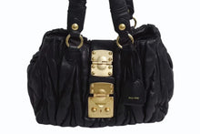 Load image into Gallery viewer, MIUMIU ミュウミュウ 2WAY マテラッセ ショルダーバッグ ハンドバッグ キルティング ブラック レザー ゴールド金具 美品 中古 4b002243