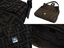 画像をギャラリービューアに読み込む, FENDI フェンディ マンマバケット ワンショルダーバッグ 26424 ズッカ柄 ブラウン キャンバス レザー シルバー金具 美品 中古 4b002247