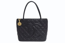 Load image into Gallery viewer, CHANEL シャネル 復刻トートバッグ ハンドバッグ ココマーク ロゴ 鞄 6番台 キャビアスキン ブラック ゴールド金具 美品 中古 4b002262
