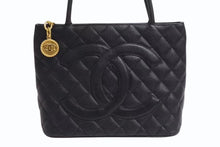 Load image into Gallery viewer, CHANEL シャネル 復刻トートバッグ ハンドバッグ ココマーク ロゴ 鞄 6番台 キャビアスキン ブラック ゴールド金具 美品 中古 4b002262