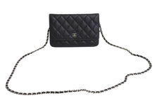 Load image into Gallery viewer, 新品同様 CHANEL シャネル チェーンウォレット 長財布 AP0250 23番台 ココマーク キャビアスキン ブラック シルバー金具 中古 4b002263