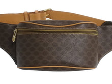画像をギャラリービューアに読み込む, CELINE セリーヌ ウエストバッグ マカダム イタリア製 PVC ヌメ革 ブラウン ゴールド金具 美品 中古 4b002266