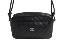 Load image into Gallery viewer, CHANEL シャネル カンボンライン ショルダーバッグ ココマーク ターンロック 9番台 レザー ブラック シルバー金具 美品 中古 4b002268
