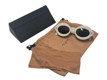 Load image into Gallery viewer, ALAIA アライア オーバル サングラス ホワイト プラスチック アイウェア 小物 49☐22-140 AA0059S シルバー金具 美品 中古 4b002292