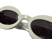 Load image into Gallery viewer, ALAIA アライア オーバル サングラス ホワイト プラスチック アイウェア 小物 49☐22-140 AA0059S シルバー金具 美品 中古 4b002292