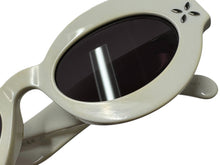 Load image into Gallery viewer, ALAIA アライア オーバル サングラス ホワイト プラスチック アイウェア 小物 49☐22-140 AA0059S シルバー金具 美品 中古 4b002292