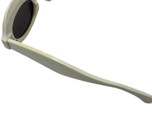 Load image into Gallery viewer, ALAIA アライア オーバル サングラス ホワイト プラスチック アイウェア 小物 49☐22-140 AA0059S シルバー金具 美品 中古 4b002292