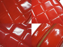 Load image into Gallery viewer, CHANEL シャネル ヴィンテージ ラウンド バニティバッグ チェーンハンドル ココマーク パテント レッド 激レア 美品 中古 4b002305