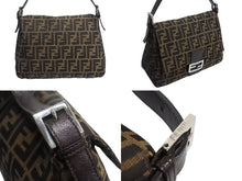 画像をギャラリービューアに読み込む, 極美品 FENDI フェンディ マンマバケット ワンショルダーバッグ 26725 ズッカ柄 キャンバス レザー ブラウン 中古 4b002310