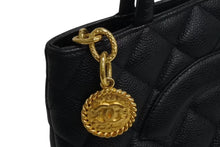 Load image into Gallery viewer, 極美品 CHANEL シャネル 復刻トートバッグ ハンドバッグ ココマーク ロゴ 鞄 7番台 キャビアスキン ブラック ゴールド金具 中古 4b002324