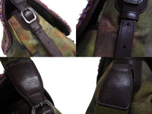 Load image into Gallery viewer, 極美品 CHANEL シャネル エンブロイダリー メッセンジャーバッグ 20番台 グラフィティ カーキ ココマーク A92790 中古 4b002336