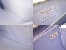 Load image into Gallery viewer, 極美品 CHANEL シャネル ジップコインケース 小銭入れ AP0216 キャビアスキン ライトブルー ゴールド金具 中古 4b002337
