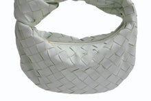 Load image into Gallery viewer, BOTTEGA VENETA ボッテガヴェネタ ミニ ジョディ ハンドバッグ A00137108K イントレチャート パステルグリーン 美品 中古 4b002340