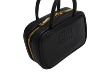 Load image into Gallery viewer, 極美品 MIU MIU ミュウミュウ ボー レザー マイクロバッグ ハンドバッグ 5NR036 カーフ ブラック ゴールド金具 中古 4b002342