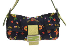 画像をギャラリービューアに読み込む, FENDI フェンディ ビーズ刺繍 マンマバケット ワンショルダーバッグ 26424 ブラック マルチカラー グリーン シルバー金具 ロゴ 美品 中古 4b002378