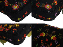 画像をギャラリービューアに読み込む, FENDI フェンディ ビーズ刺繍 マンマバケット ワンショルダーバッグ 26424 ブラック マルチカラー グリーン シルバー金具 ロゴ 美品 中古 4b002378