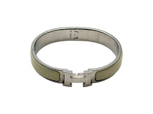 Load image into Gallery viewer, HERMES エルメス クリッククラック H ブレスレット バングル D刻印 メタル アイボリー シルバー 美品 中古 4b002382