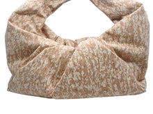 Load image into Gallery viewer, 極美品 BOTTEGAVENETA ボッテガヴェネタ ザ ショルダー ポーチ コルク ベージュ ポリウレタン 610524 肩掛け 鞄 ワンショルダー 中古 4b002386