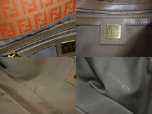 画像をギャラリービューアに読み込む, FENDI フェンディ ズッキーノ柄 マンマバケット ワンショルダーバッグ 総柄 エナメル レザー オレンジ ゴールド金具 美品 中古 4b002397