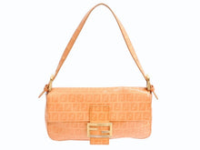 画像をギャラリービューアに読み込む, FENDI フェンディ ズッキーノ柄 マンマバケット ワンショルダーバッグ 総柄 エナメル レザー オレンジ ゴールド金具 美品 中古 4b002397