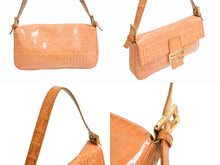 画像をギャラリービューアに読み込む, FENDI フェンディ ズッキーノ柄 マンマバケット ワンショルダーバッグ 総柄 エナメル レザー オレンジ ゴールド金具 美品 中古 4b002397