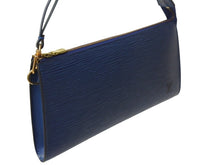 画像をギャラリービューアに読み込む, 極美品 LOUIS VUITTON ルイヴィトン ポシェット アクセソワール ワンショルダーバッグ M52945 エピ レザー ブルー 中古 4b002406
