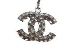 Load image into Gallery viewer, 新品未使用 CHANEL シャネル チェーンピアス 重量約11.0g B19V刻印 メタル ラインストーン シルバー クリア 両耳用 ぶら下がり 中古 4c071430