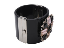 Load image into Gallery viewer, CHANEL シャネル ココマーク バングル ブレスレット 08C刻印 プラスチック メタル ブラック ラインストーン ピンク シルバー金具 美品 中古 4b002439