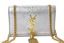Load image into Gallery viewer, SAINT LAURENT サンローラン ケイト タッセル スモール ショルダーバッグ パイソン柄 シルバー ゴールド金具 美品 中古 4b002447