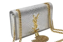 Load image into Gallery viewer, SAINT LAURENT サンローラン ケイト タッセル スモール ショルダーバッグ パイソン柄 シルバー ゴールド金具 美品 中古 4b002447