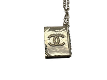 Load image into Gallery viewer, 極美品 CHANEL シャネル ネックレス 重量約78.9g B22C刻印 ココマーク ブック型 メタル GP ゴールド ブラック 中古 4b002450