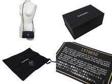 Load image into Gallery viewer, CHANEL シャネル ミニマトラッセ ココマーク ショルダーバッグ ミニバッグ 1番台 サテン ブラック ゴールド金具 美品 中古 4b002454
