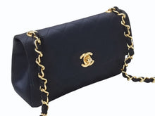 Load image into Gallery viewer, CHANEL シャネル ミニマトラッセ ココマーク ショルダーバッグ ミニバッグ 1番台 サテン ブラック ゴールド金具 美品 中古 4b002454