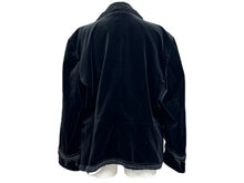 Load image into Gallery viewer, CHANEL シャネル ダブルジャケット メンズ ブラック P38249V15297 ココマーク装飾 ベルベット サイズ50 94305 美品 中古 4b002480
