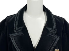Load image into Gallery viewer, CHANEL シャネル ダブルジャケット メンズ ブラック P38249V15297 ココマーク装飾 ベルベット サイズ50 94305 美品 中古 4b002480