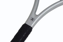 Load image into Gallery viewer, 極美品 CHANEL シャネル スポーツライン テニスラケット ココマーク プラスチック シルバー ブラック スポーツ 中古 4b002542