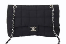 Load image into Gallery viewer, CHANEL シャネル チョコバー チェーンショルダーバッグ マトラッセ 8番台 ターンロック ナイロン ブラック 美品 中古 4b002570