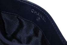 Load image into Gallery viewer, 極美品 CHANEL シャネル ワイルドステッチカードケース 26番台 ココマーク レザー ネイビー マルチカラー 中古 4b002579