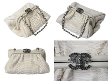 Load image into Gallery viewer, 極美品 CHANEL シャネル チェーンハンドバッグ 14番台 ココマーク ホワイト系 アンティークシルバー金具 中古 4b002586