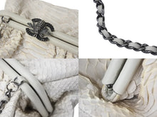 Load image into Gallery viewer, 極美品 CHANEL シャネル チェーンハンドバッグ 14番台 ココマーク ホワイト系 アンティークシルバー金具 中古 4b002586