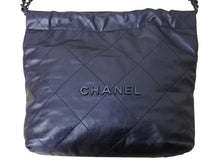 Load image into Gallery viewer, 新品同様 CHANEL シャネル 22 ハンドバッグ ショルダーバッグ ネイビー メタリック カーフスキン ブラック金具 中古 4b002608