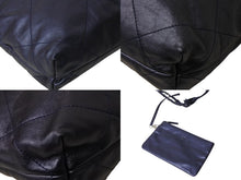 Load image into Gallery viewer, 新品同様 CHANEL シャネル 22 ハンドバッグ ショルダーバッグ ネイビー メタリック カーフスキン ブラック金具 中古 4b002608