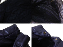 Load image into Gallery viewer, 新品同様 CHANEL シャネル 22 ハンドバッグ ショルダーバッグ ネイビー メタリック カーフスキン ブラック金具 中古 4b002608