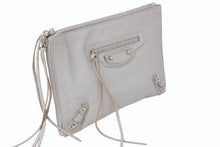 画像をギャラリービューアに読み込む, BALENCIAGA バレンシアガ メタルエッジ クラッチバッグ 390174 グレー レザー シルバー金具 手持ち ポーチ 美品 中古 4b002642