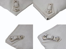 画像をギャラリービューアに読み込む, BALENCIAGA バレンシアガ メタルエッジ クラッチバッグ 390174 グレー レザー シルバー金具 手持ち ポーチ 美品 中古 4b002642